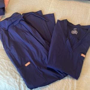 Alta brand scrub set